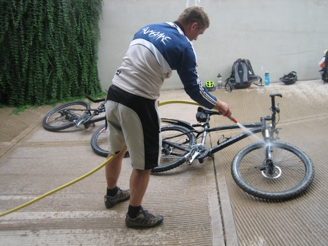 Bike-putzen in Dimaro Bike-putzen in Dimaro